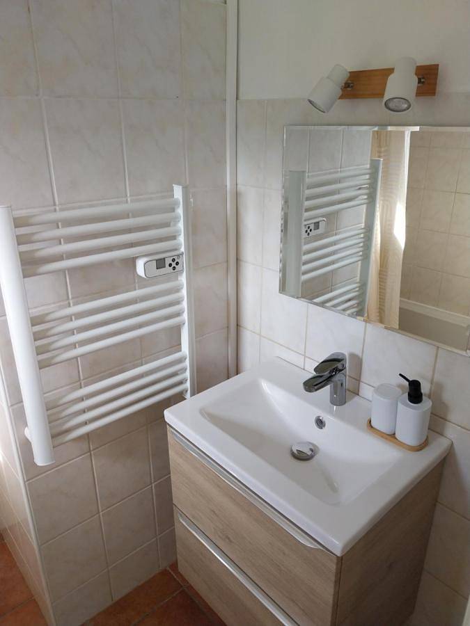 Gîte pour 6 personnes, avec Terrasse et Vue à Savigny-en-Revermont - 4