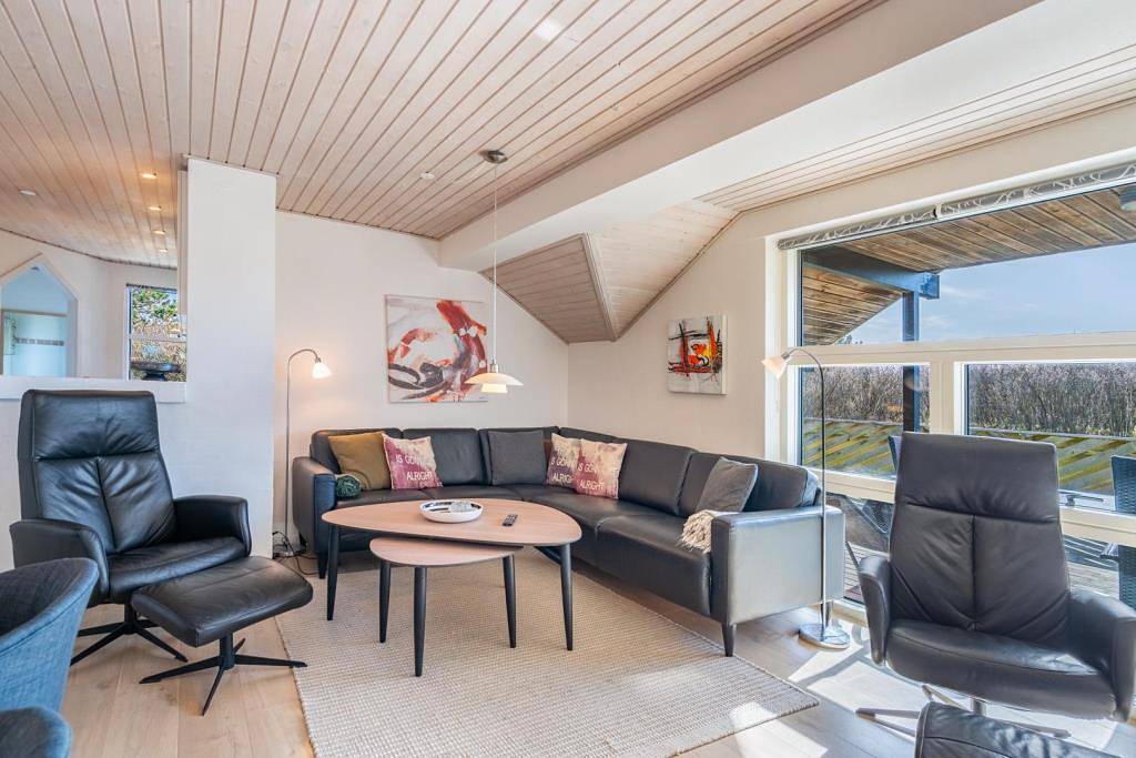 Ferienhaus auf einem mit Heidekraut bewachsenen Dünengrundstück  in Henne, Filsø See