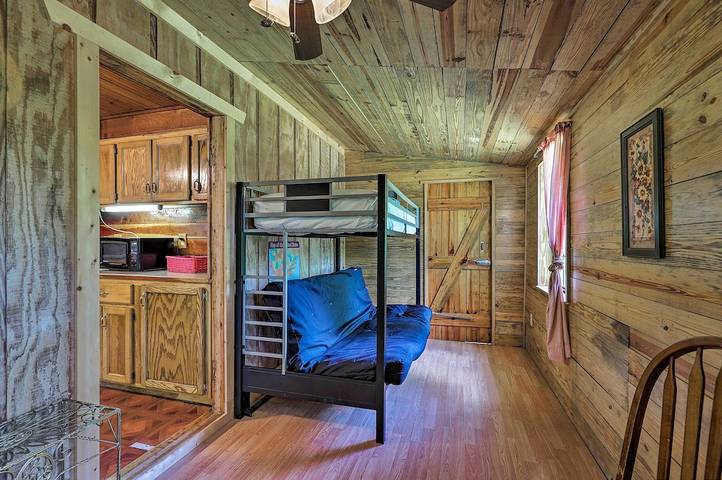 Log cabin for 7 people, with yard, with pets in Mississippi