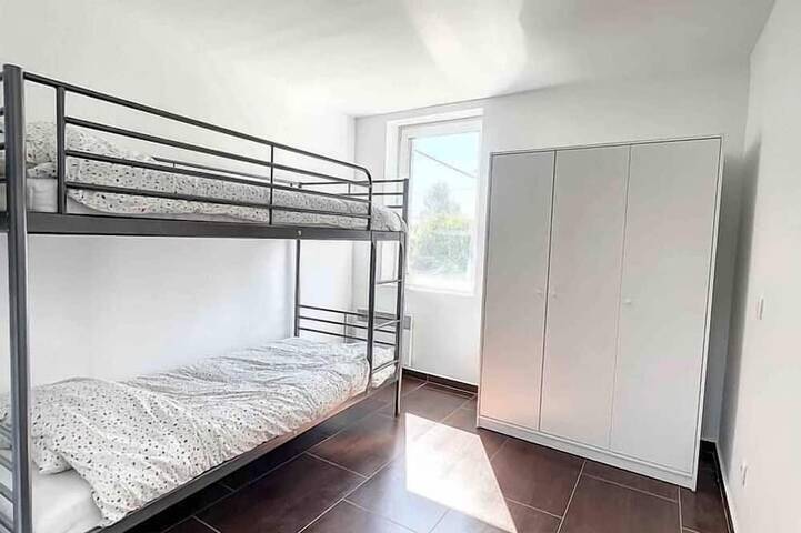 Location de vacances pour 6 personnes, avec balcon dans Aéroport de Charleroi Bruxelles Sud Gosselies - 2