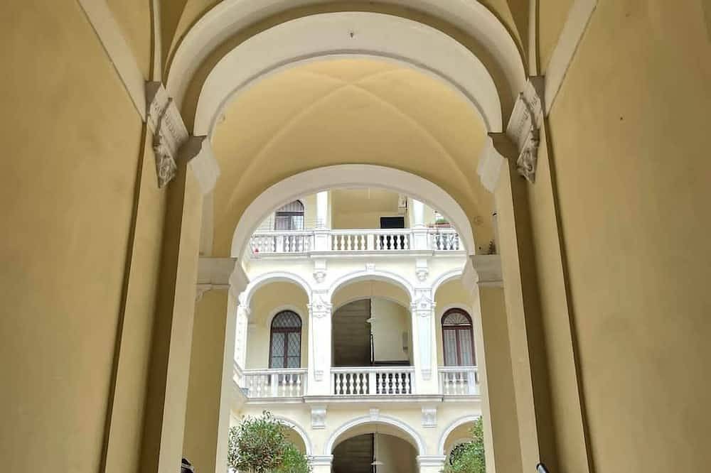 Ganze Wohnung, Cosy gallery flat in Akacfa st. in Budapest, Danube-Ipoly National Park