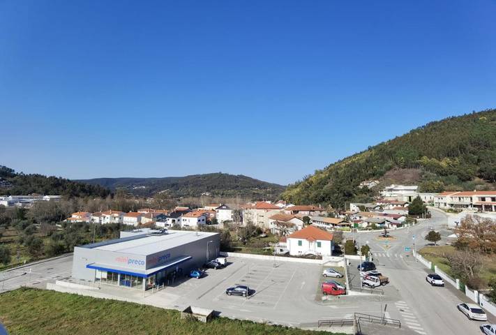Gîte pour 4 personnes, avec vue ainsi que vue sur le lac et terrasse dans Góis - 4