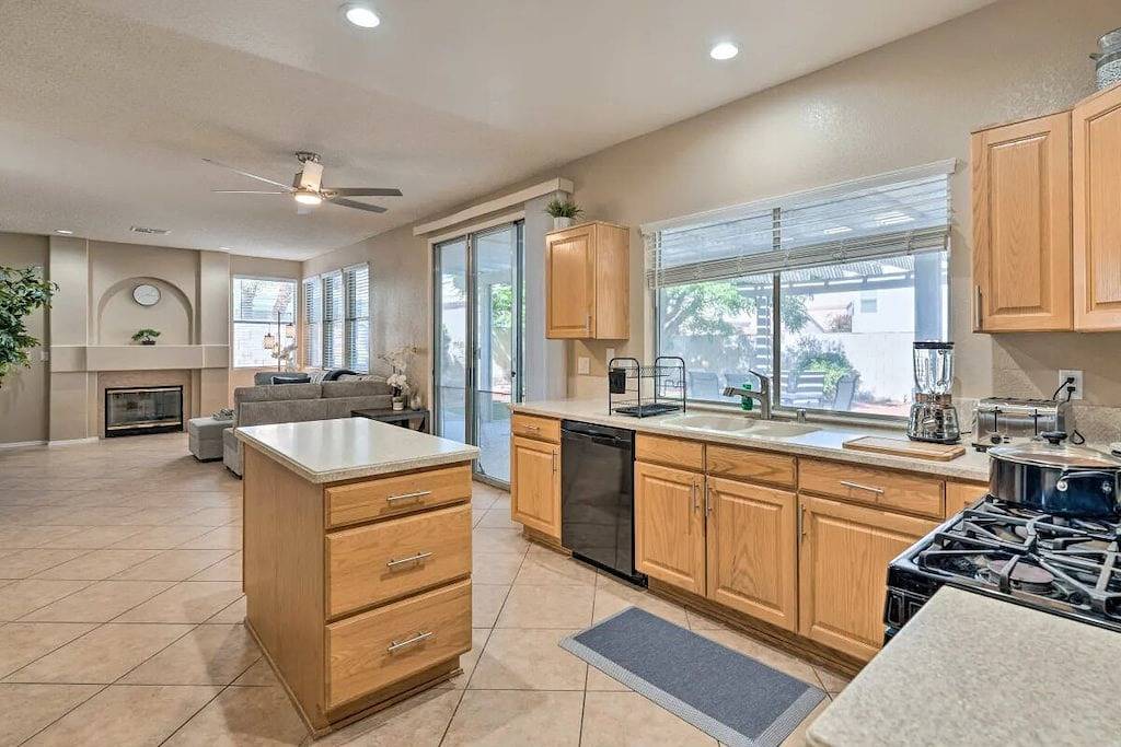 Family Fun House with Hot Tub, Grill and Games in North Las Vegas, Nevada