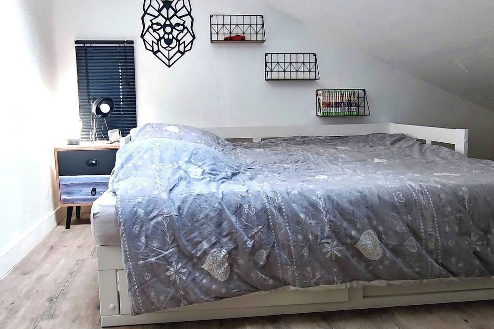 Entire apartment, Joli Haut de Villa Avec Grand Jardin, Entre mer et Montagne Animaux Acceptés in Peymeinade, Cannes region