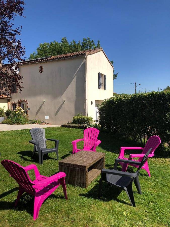 Maison d’hôte pour 4 personnes, avec terrasse et piscine ainsi que vue et jardin à Les Herbiers - 3