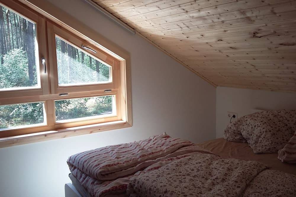 Stilvolles, helles Holzhaus am Wald in unmittelbarer Nähe von klarem Badesee in Rutenberg, Lychen