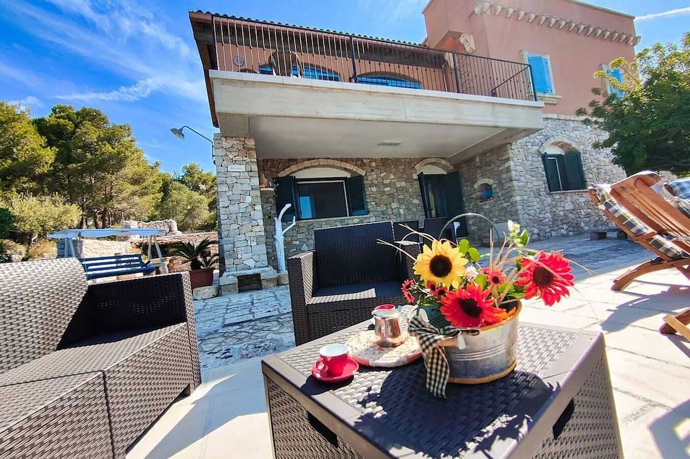 Maison De Vacances pour 8 Personnes dans Torre Pali, Salve