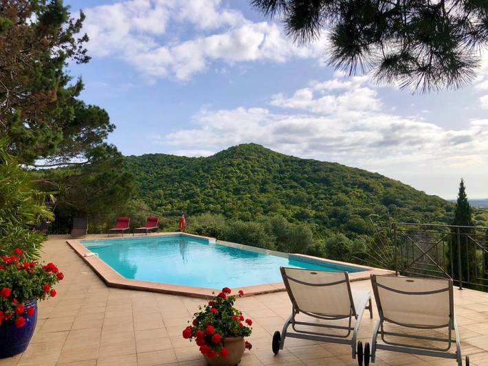 Villa pour 12 personnes, avec vue ainsi que jardin et piscine, adapté aux familles à Figari - 2