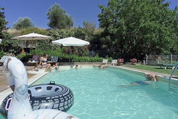 Location de vacances pour 14 personnes, avec piscine ainsi que vue et jardin à Viterbo - 4