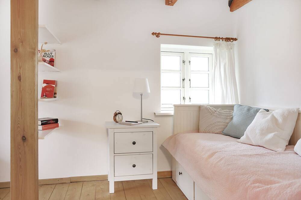 Romantisches Cottage unter Reet inmitten der Natur in Behrensdorf, Südliche Ostseeküste