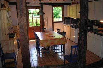 Gîte pour 7 personnes, avec terrasse et jardin à Laurède