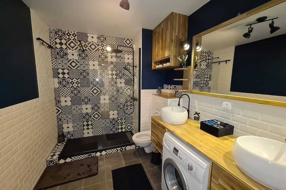 Entire apartment, Jo 2024 - appartement 4 pers - Wifi / Parking privée / in Rosny-sous-Bois, Seine-Saint-Denis