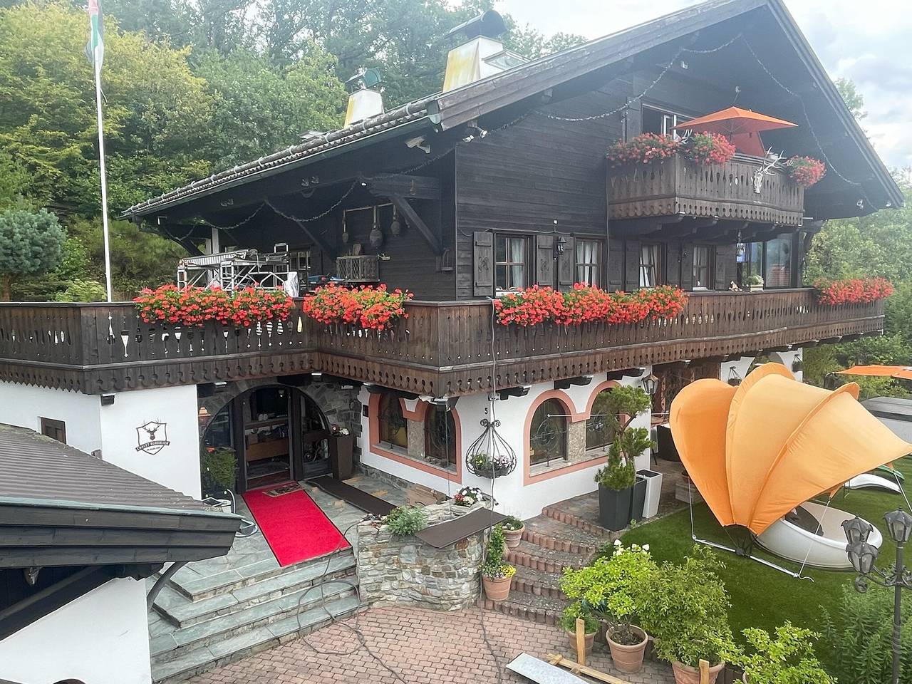 Geheel appartement, Appartement "Weiser Hirsch" in Chalet Burgblick met uitzicht op de burcht in Weilrod, Hochtaunuskreis