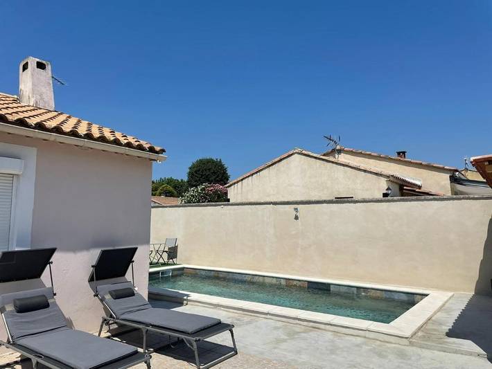 Location de vacances pour 3 personnes, avec jardin et terrasse ainsi que vue et piscine à Carpentras - 3