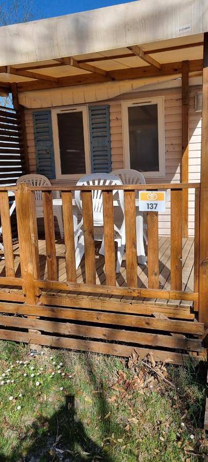 Camping pour 6 personnes, avec terrasse et piscine à La Roque-d'Anthéron - 2