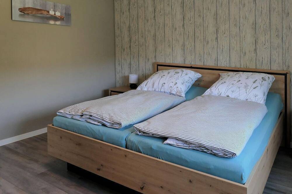 Ganze Wohnung, Ferienhaus Blick zur Ahr - 4-Bett-Ferienhaus mit 2Schlafräumen (bis 5 Pers.) in Antweiler, Ahrtal