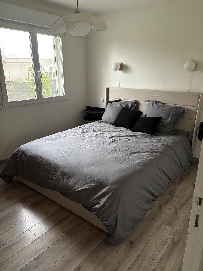 Location de vacances pour 8 personnes, avec vue et terrasse à La Vèze