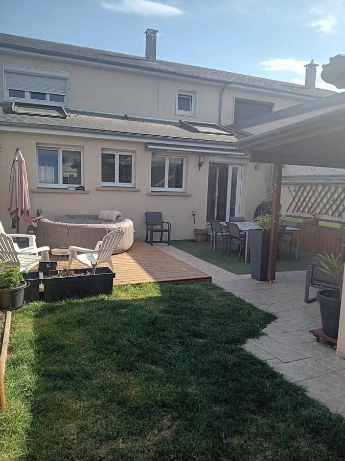 Maison de vacances pour 8 personnes, avec jacuzzi ainsi que jardin et terrasse