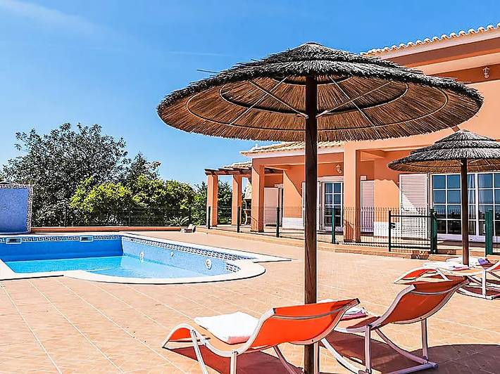Location de vacances pour 8 personnes, avec balcon et piscine dans Alcantarilha