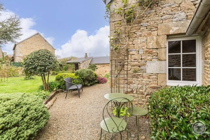 Gîte pour 4 personnes, avec jardin à Coulouvray-Boisbenâtre