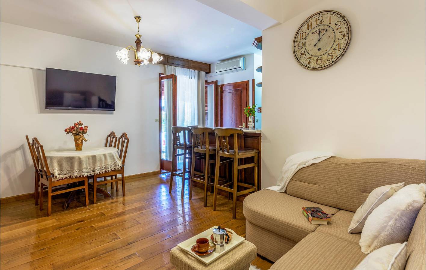 Apartamento vacacional entero, Apartamento de vacaciones para 6 personas con terraza in Pula-Medulin, Pula