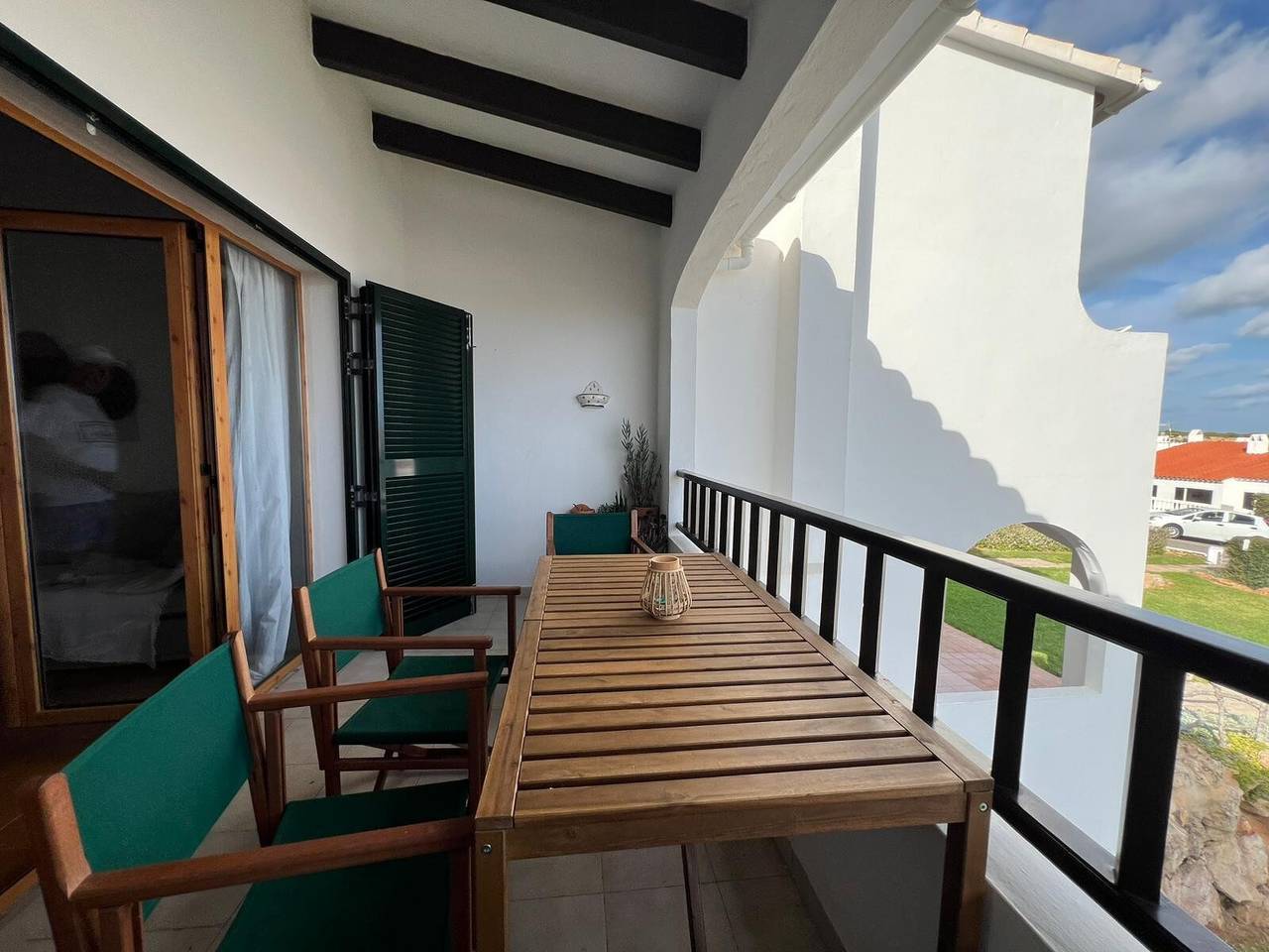 Apartamento entero, Apartamento 'Natalia' con vistas al mar, piscina comunitaria y aire acondicionado in Arenal d'en Castell, Es Mercadal