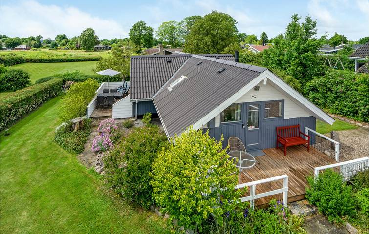 Ferieudlejning for 4 personer, med Terrasse og Have i Rendbjerg