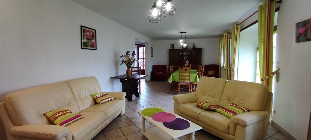 Location de vacances pour 12 personnes, avec jardin, animaux acceptés dans la Loire - 2