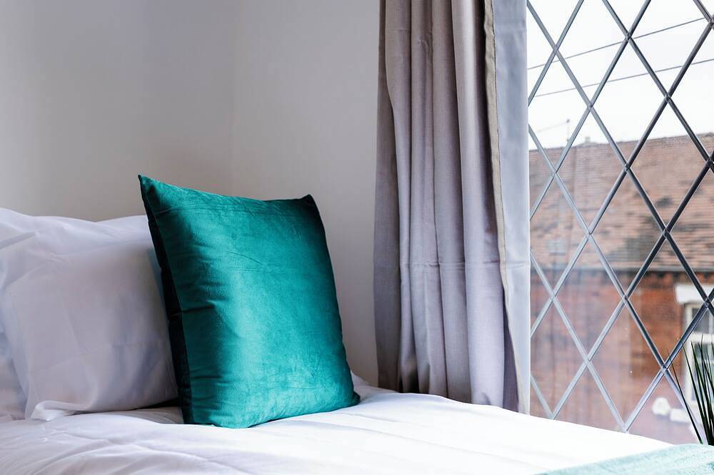 Large Home, Ideal for Contractors, Sleeps 7! in Stoke-on-Trent, Midlands