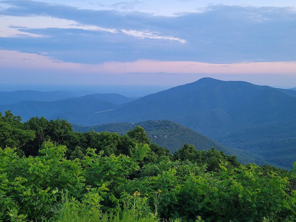 Ganze Wohnung, Top of Mountain 2 Br Condo, Short Walk to Highlands Lift and scenic overlooks. in Blue Ridge Parkway, Wintergreen