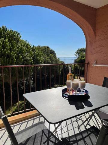 Gîte pour 6 personnes, avec vue et piscine ainsi que jardin et bassin pour enfant dans Plage La Badine