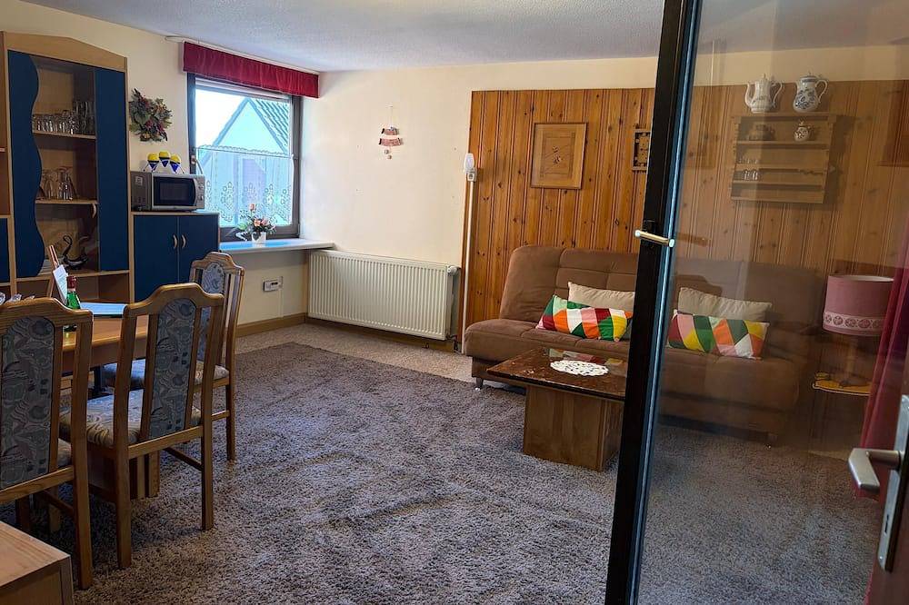 Ganze Wohnung, Familiäre Ferienwohnung mit Terrasse in Bad Königshofen i.Grabfeld, Rhön-Bayern