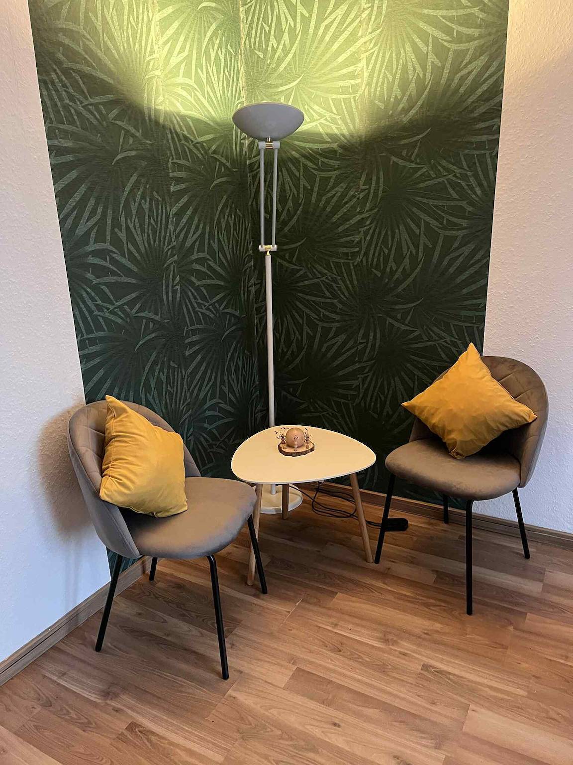 Ganze Wohnung, Zimmer „Rose“ mit privater Terrasse, eigenem Garten und Wlan in Neustadt an der Orla, Saaleland