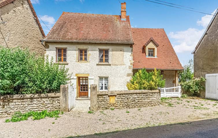 Gîte pour 6 personnes, avec jardin et terrasse à Oyé