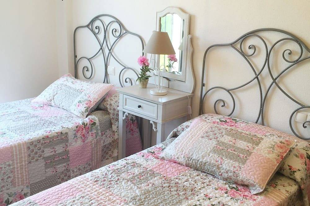 Marque étonnante nouvelle villa / Promenade à la plage / piscine / cour privée / Voir toutes les photos! in Alcossebre, Alcalà de Xivert