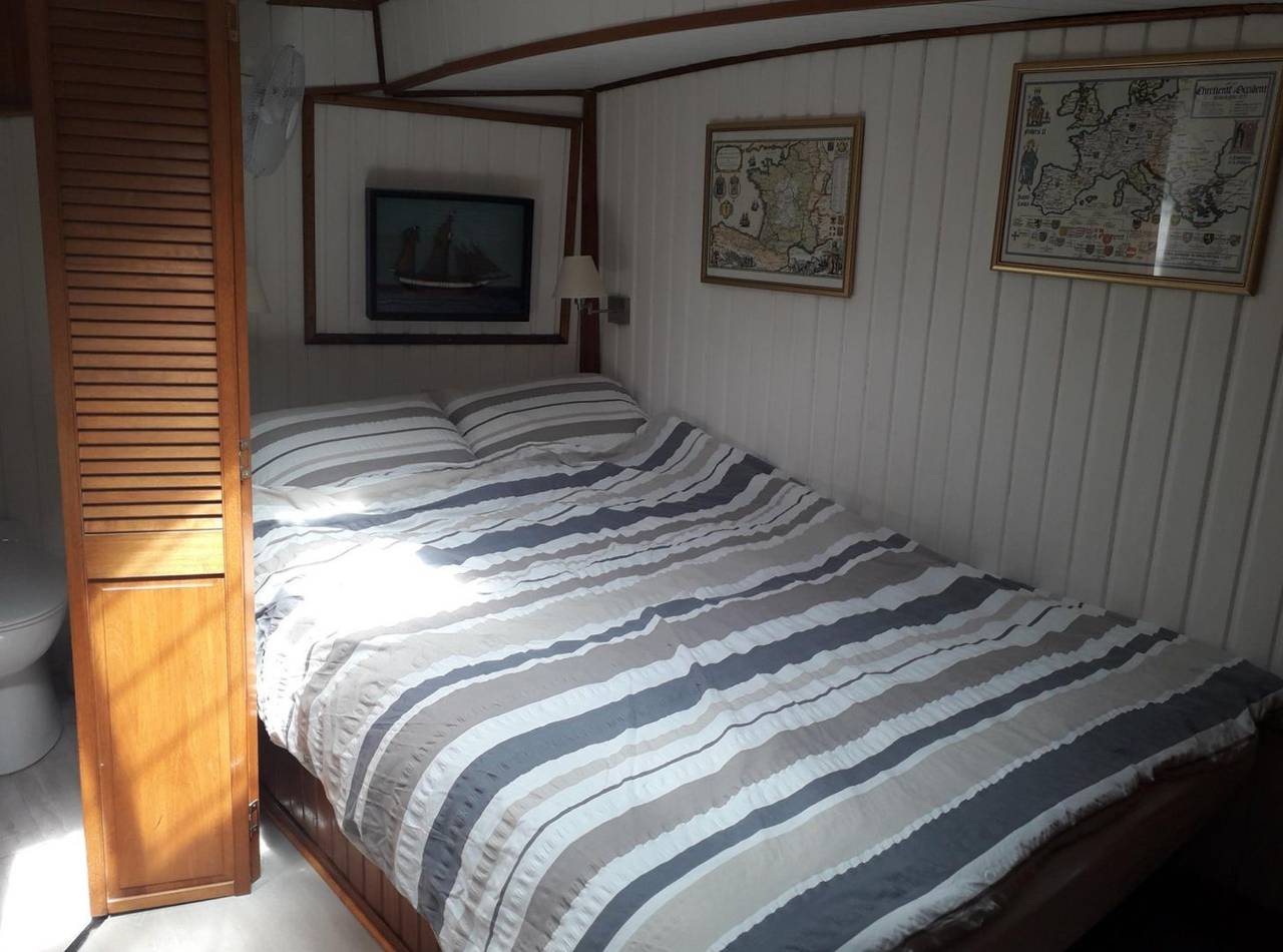 Péniche insolite sur canal du Midi - Chambre 1 in Capestang, Canal du Midi