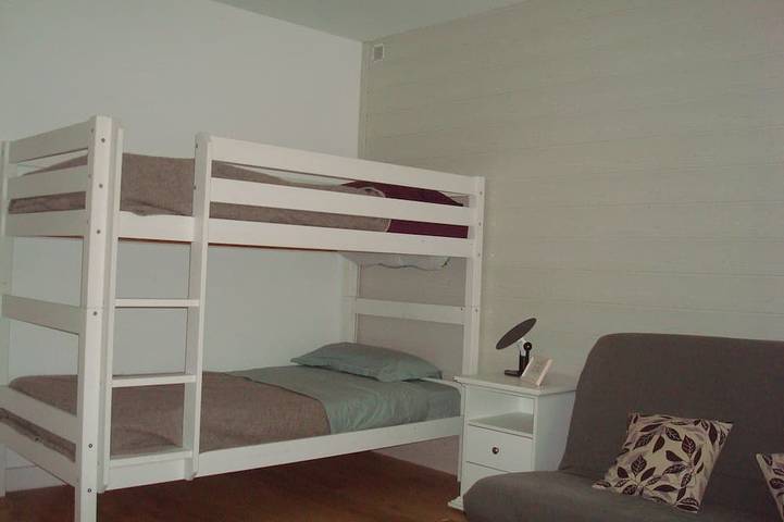 Appartamento intero, Beautiful apartment on the ground floor of a house in the countryside (Joris and Marie-Cécile's). in Puygros, Chambéry e dintorni