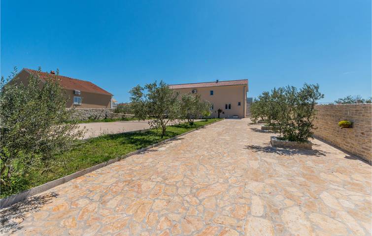 Ferienhaus für 16 Personen, mit Garten und Pool