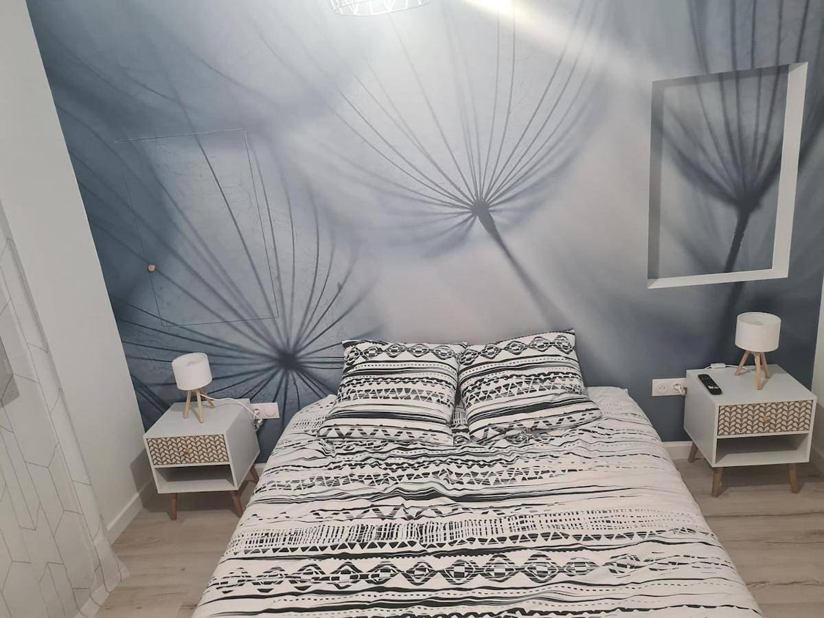 Appartement entier, One-Bedroom Apartment in Aimargues, Côte méditerranéenne (France)