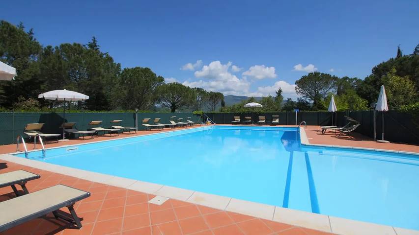 Agriturismo per 5 persone, con piscina e giardino, con animali domestici ad Arezzo