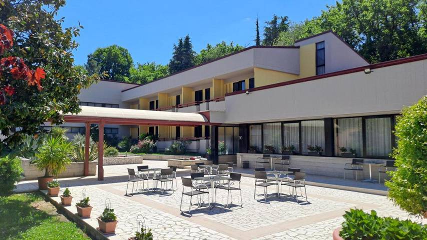 Hotel para 2 personas, con jardín - 1