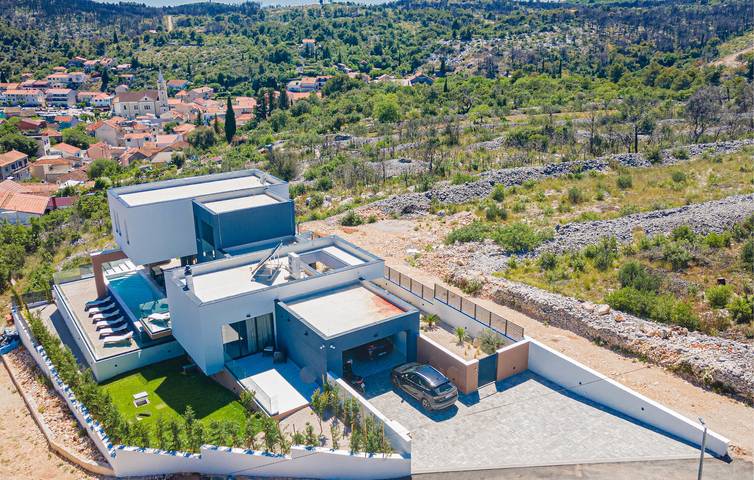Charmante 2-Zimmer-Wohnung mit Pool und Terrasse in der Nähe des Flusses Krka in Raslina, Šibenik-Knin
