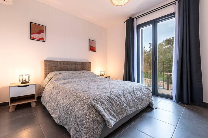 Gîte pour 4 personnes, avec piscine ainsi que jardin et terrasse à Bonifacio - 4