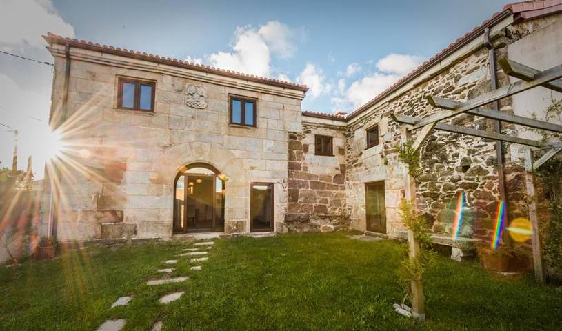 Casa rural para 16 personas, con Balcón y Terraza además de Jardín y Vistas en Bergantiños