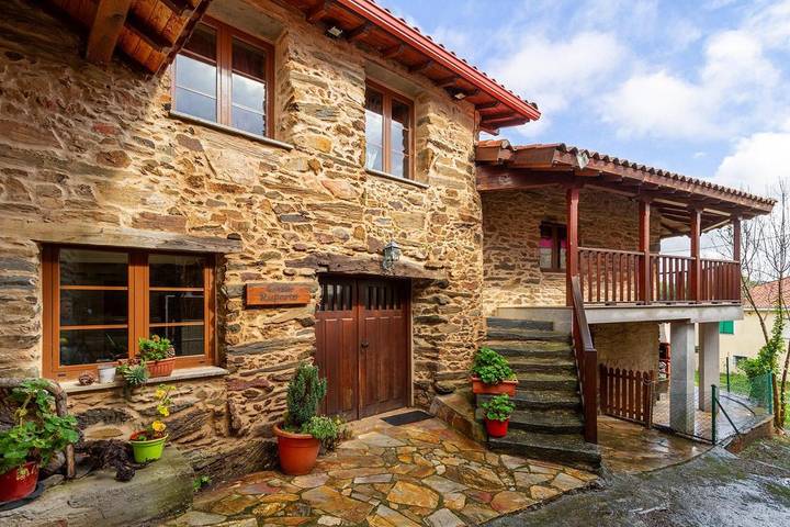 Casa rural para 8 personas, con Balcón además de Terraza y Vistas en Provincia de Lugo