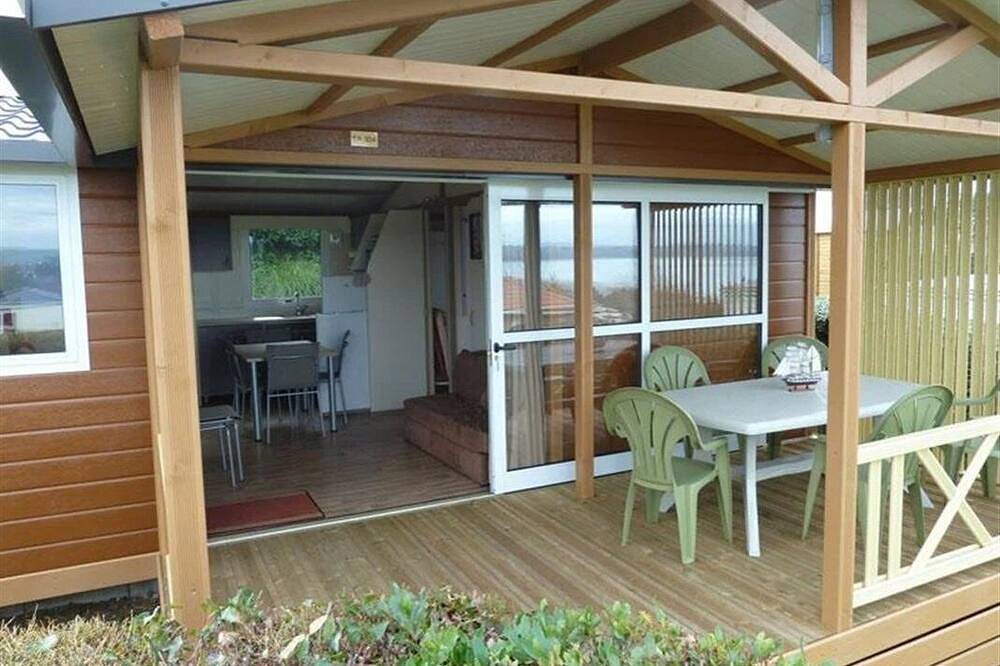 Zecamping 4 étoiles 200m plage piscine couverte tente Tv 35m2 in Plomodiern, Iroise