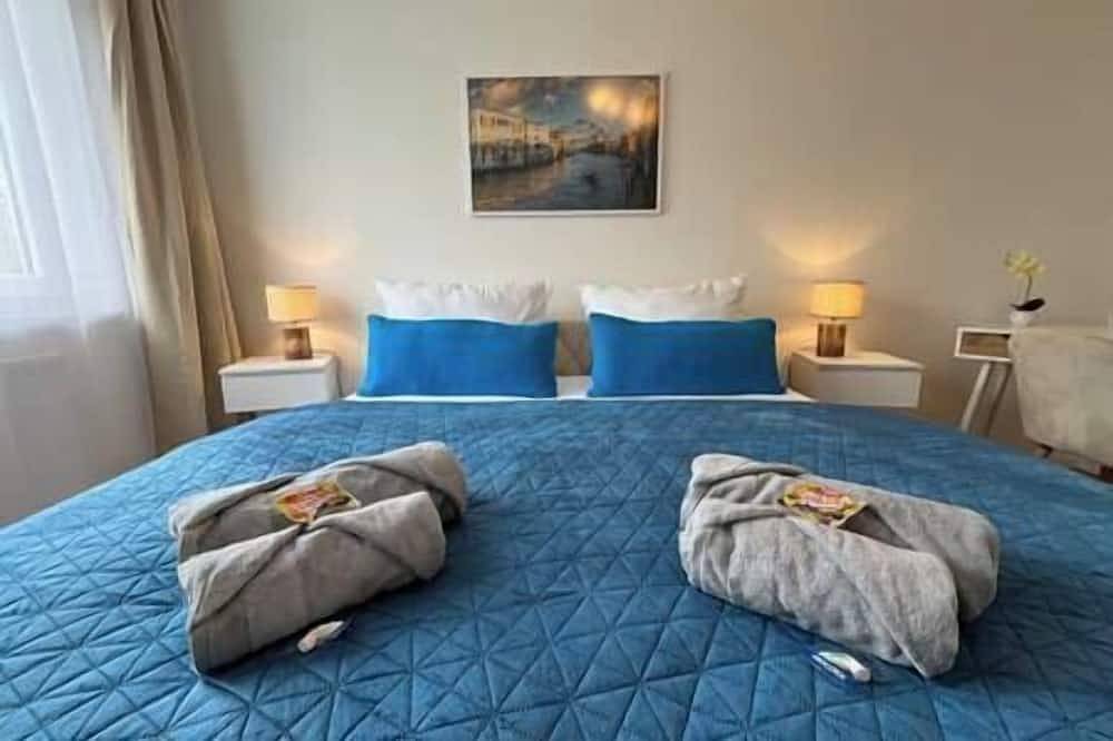 Ganze Wohnung, W&D living - Kleines Italien mit Parkpl. & Balkon in Celle, Aller-Leine-Tal