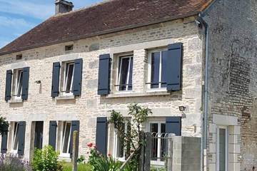 Gîte pour 9 personnes, animaux acceptés dans Rônai