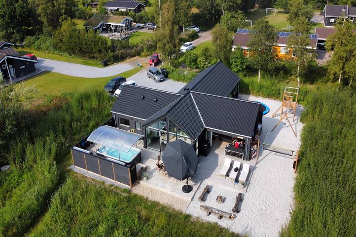 Feriehus for 12 personer, med Jacuzzi og Terrasse i Jerup
