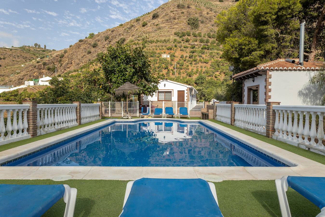 Villa "Virginia Peace & Quiet" mit Bergblick, Pool, Terrasse & Wlan in Sayalonga, Costa del Sol